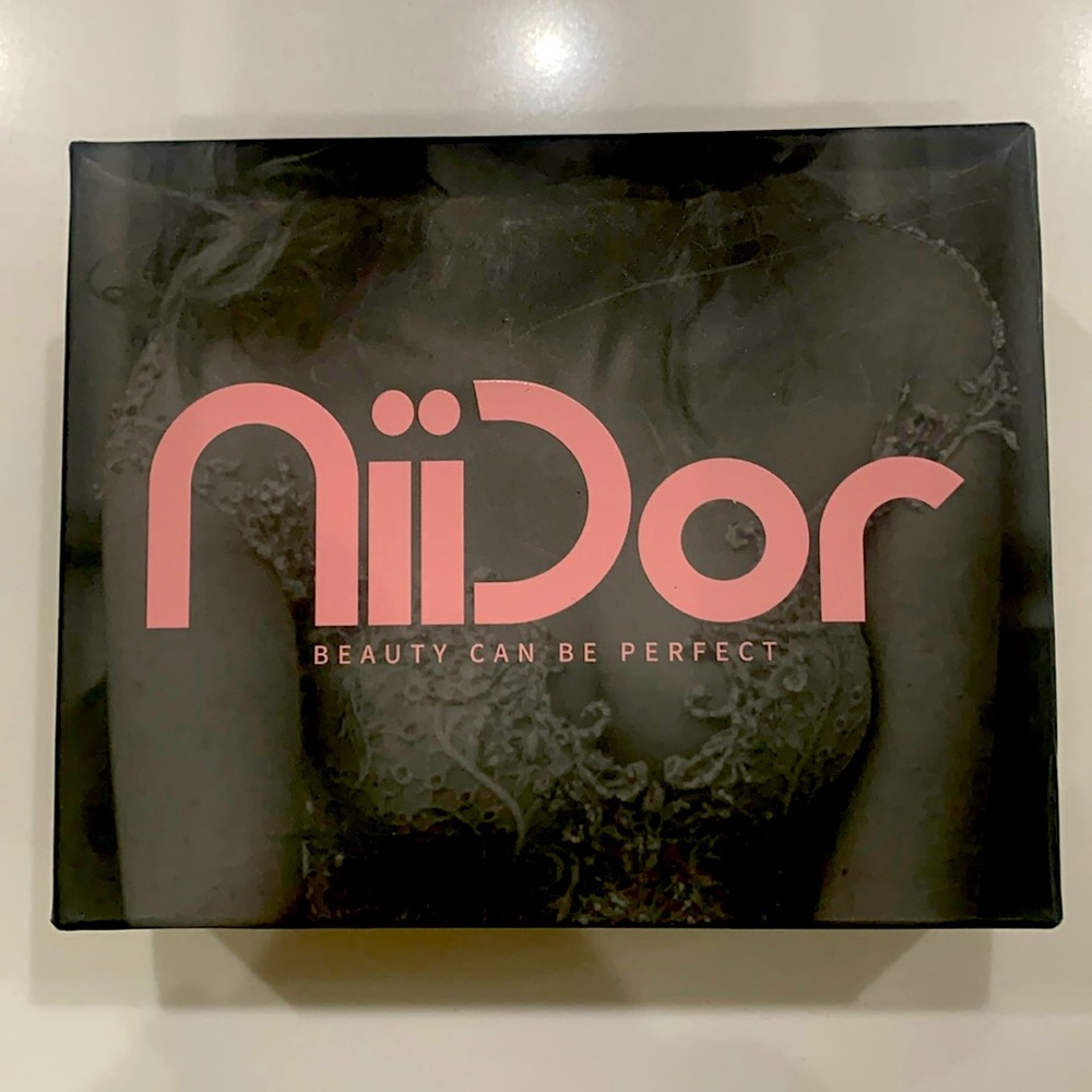 Niidor invisible strapless bra and nipple cover